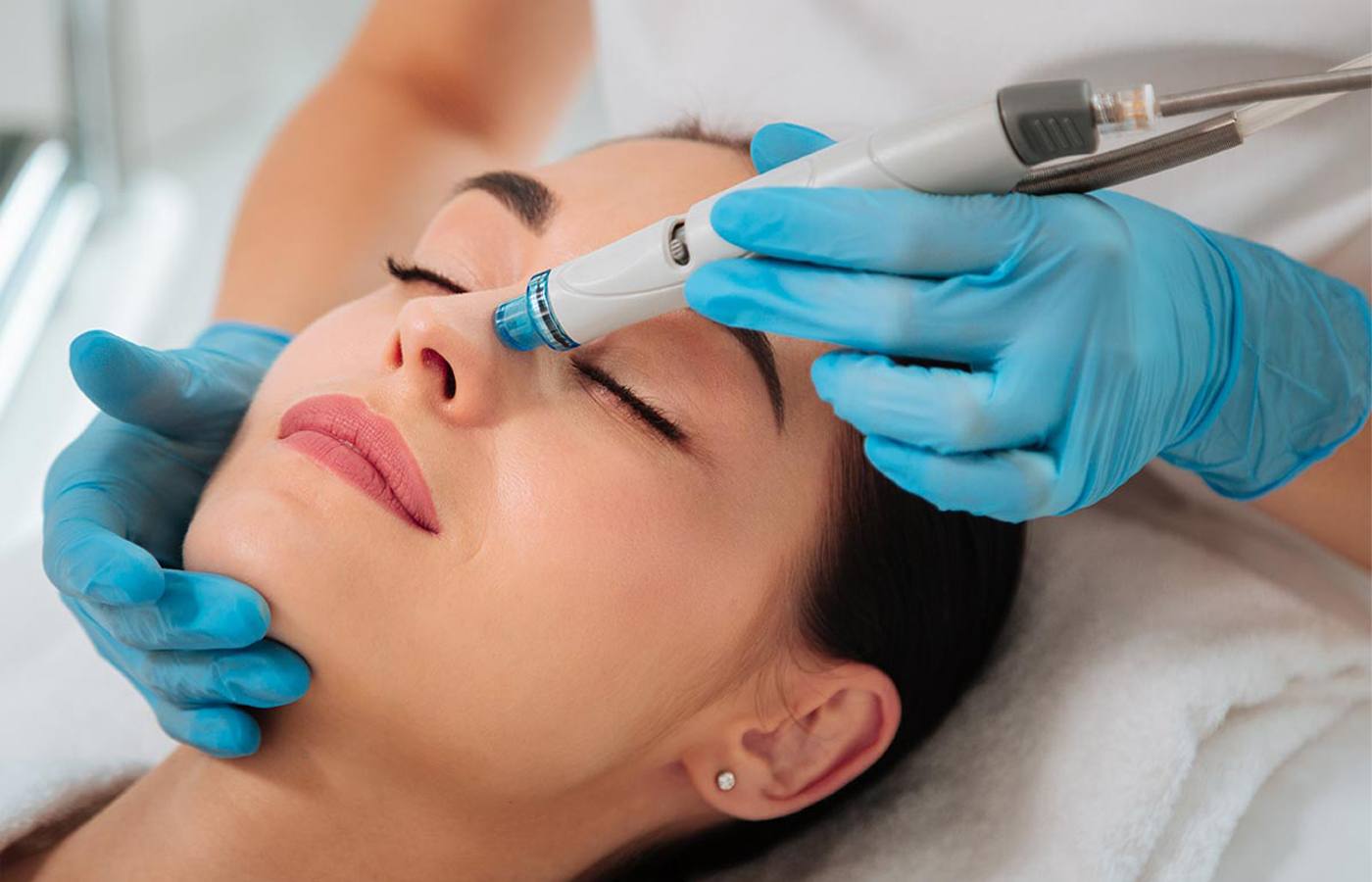 HydraGlow Facial